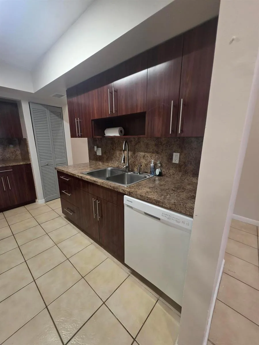 1320 SW 75TH AVENUE North Lauderdale, FL 33068