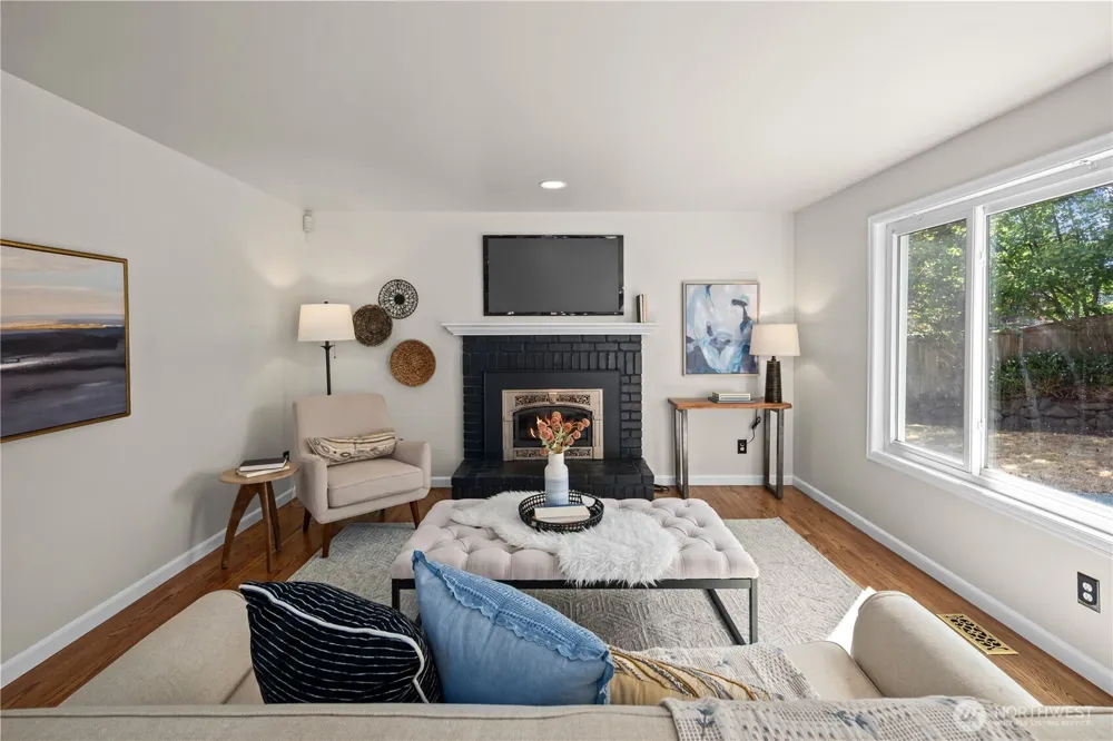24717 SE 45th Pl Issaquah, WA 98029