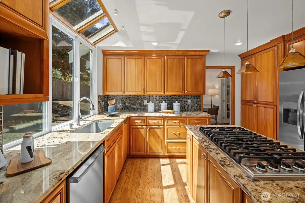 24717 SE 45th Pl Issaquah, WA 98029