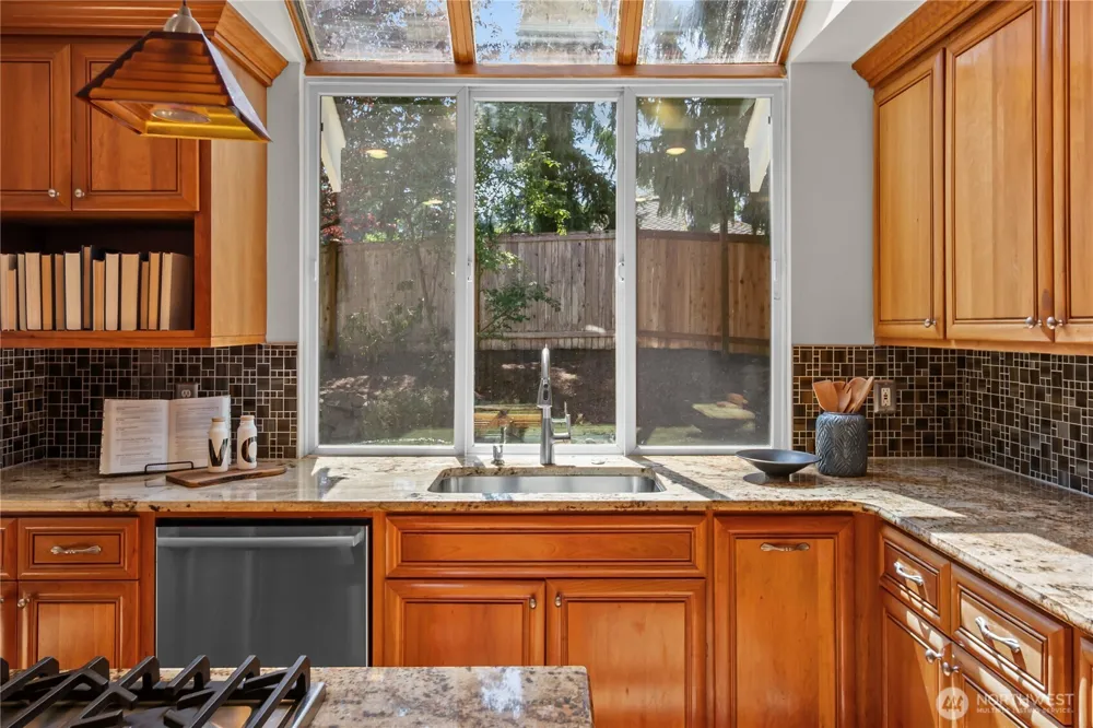 24717 SE 45th Pl Issaquah, WA 98029