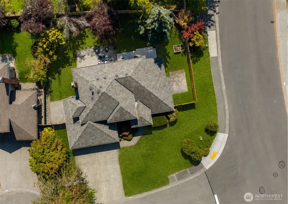 24717 SE 45th Pl Issaquah, WA 98029