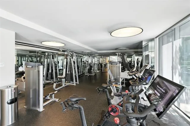1000 AVENUE AT PORT IMPERIAL Weehawken, NJ 07086