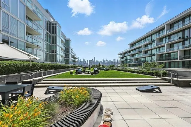 1000 AVENUE AT PORT IMPERIAL Weehawken, NJ 07086