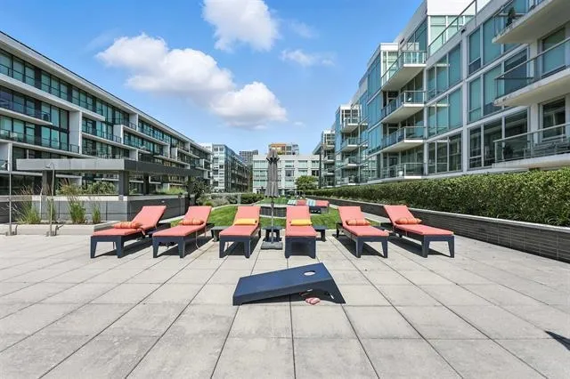 1000 AVENUE AT PORT IMPERIAL Weehawken, NJ 07086