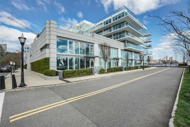1000 AVENUE AT PORT IMPERIAL Weehawken, NJ 07086