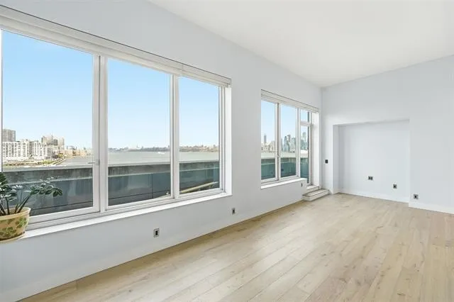 1000 AVENUE AT PORT IMPERIAL Weehawken, NJ 07086