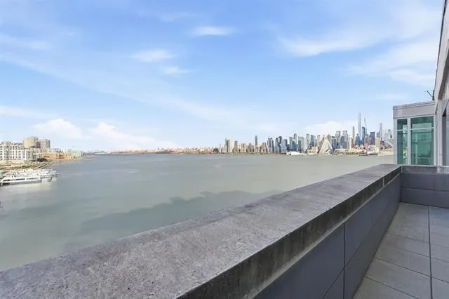 1000 AVENUE AT PORT IMPERIAL Weehawken, NJ 07086