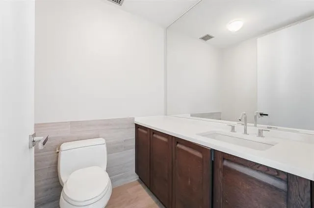 1000 AVENUE AT PORT IMPERIAL Weehawken, NJ 07086