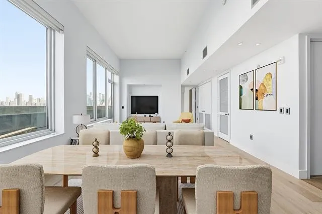 1000 AVENUE AT PORT IMPERIAL Weehawken, NJ 07086