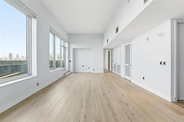 1000 AVENUE AT PORT IMPERIAL Weehawken, NJ 07086