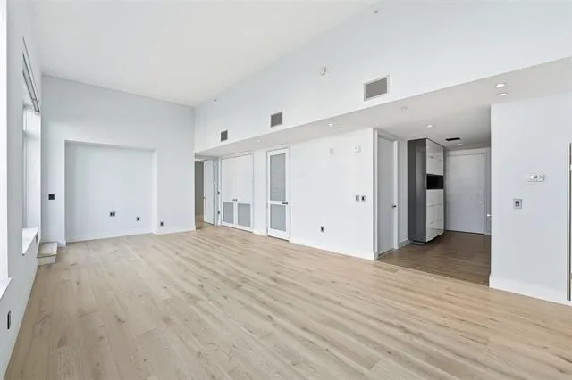1000 AVENUE AT PORT IMPERIAL Weehawken, NJ 07086