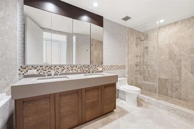 1000 AVENUE AT PORT IMPERIAL Weehawken, NJ 07086