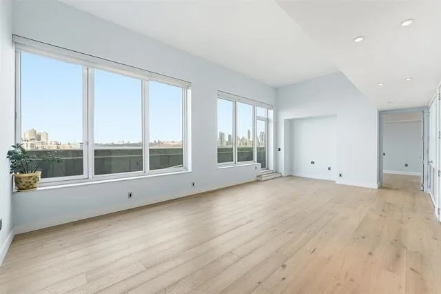1000 AVENUE AT PORT IMPERIAL Weehawken, NJ 07086