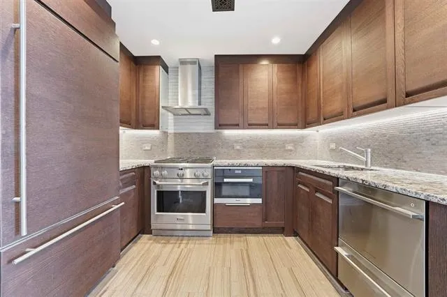 1000 AVENUE AT PORT IMPERIAL Weehawken, NJ 07086