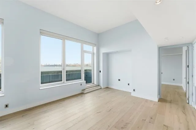 1000 AVENUE AT PORT IMPERIAL Weehawken, NJ 07086