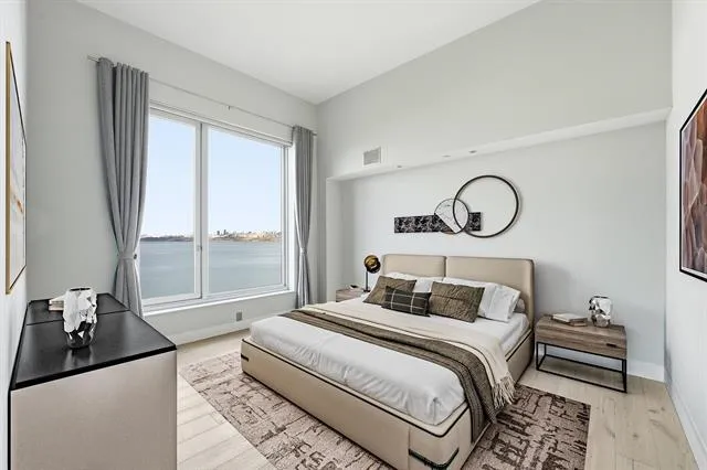 1000 AVENUE AT PORT IMPERIAL Weehawken, NJ 07086