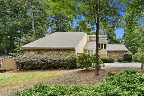 2990 Ascot Lane