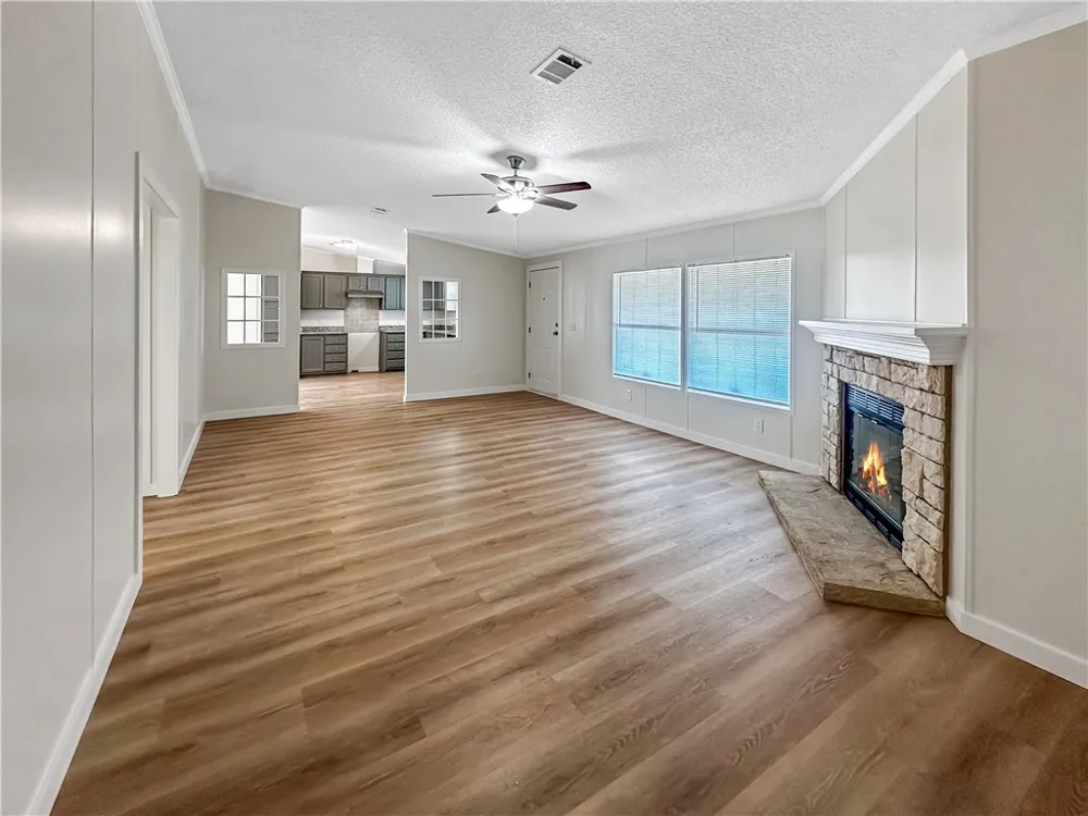 1400 Jim Gooch Avenue Three Rivers, TX 78071