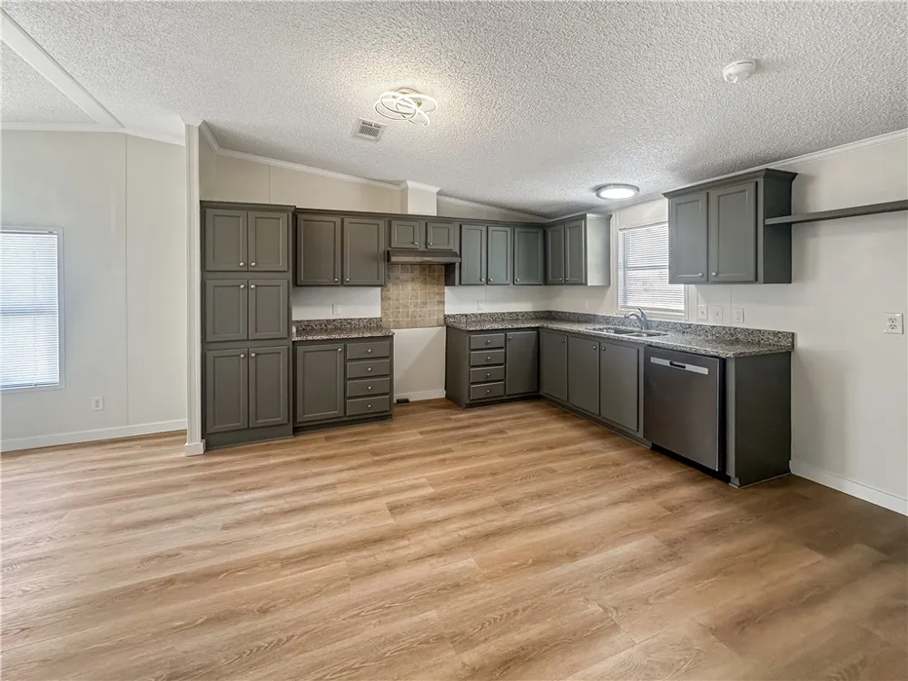 1400 Jim Gooch Avenue Three Rivers, TX 78071