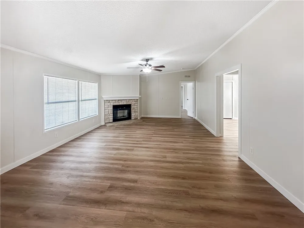 1400 Jim Gooch Avenue Three Rivers, TX 78071
