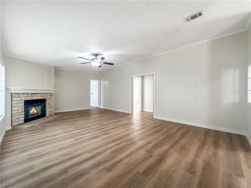1400 Jim Gooch Avenue Three Rivers, TX 78071