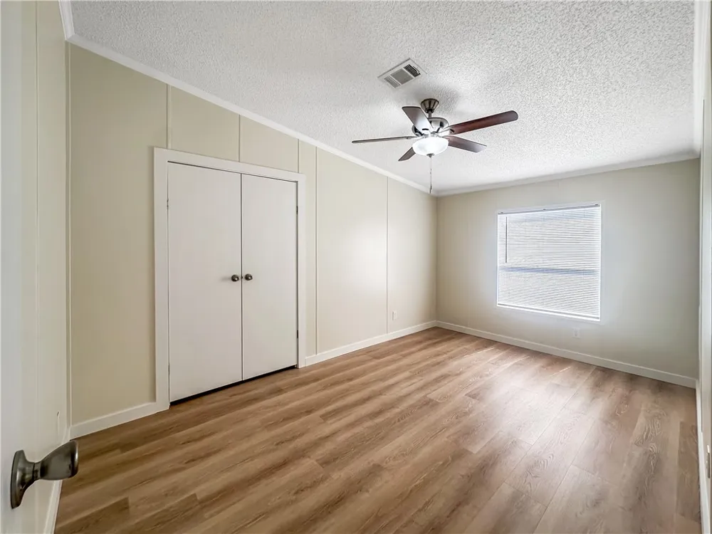 1400 Jim Gooch Avenue Three Rivers, TX 78071