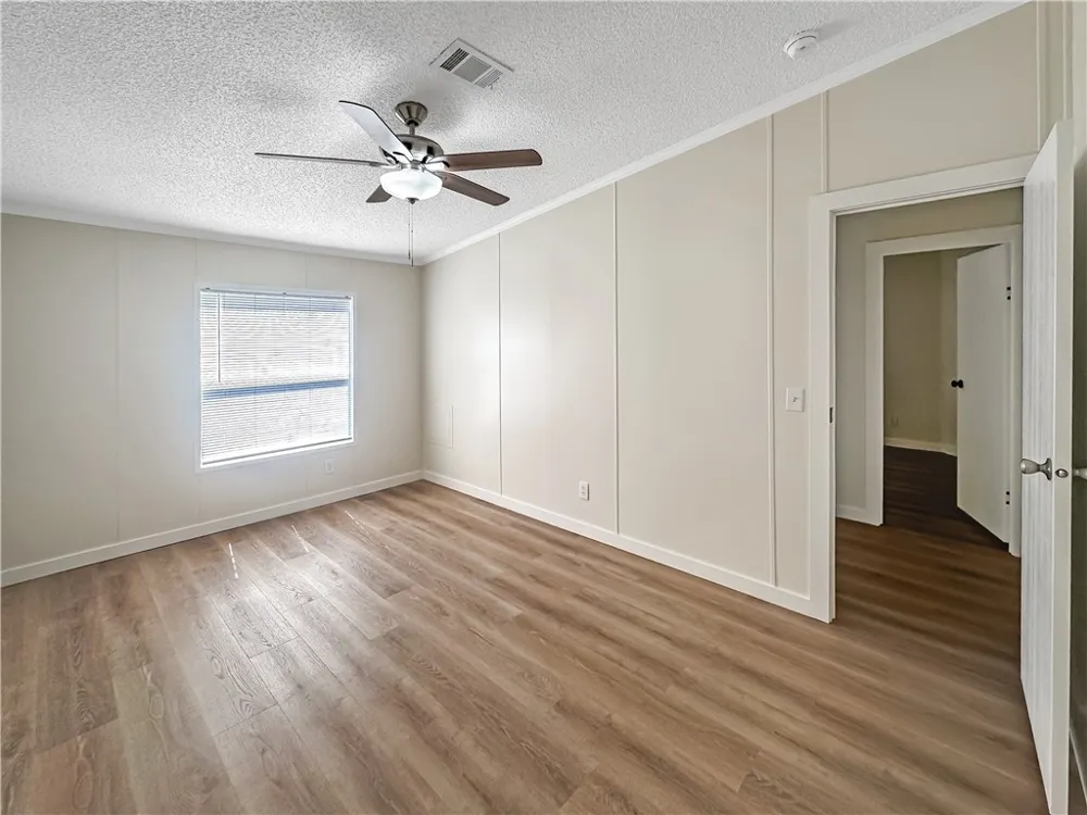 1400 Jim Gooch Avenue Three Rivers, TX 78071