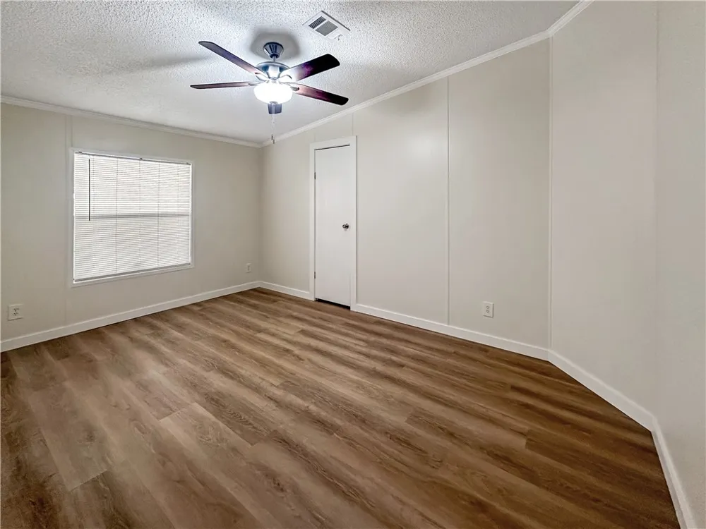 1400 Jim Gooch Avenue Three Rivers, TX 78071