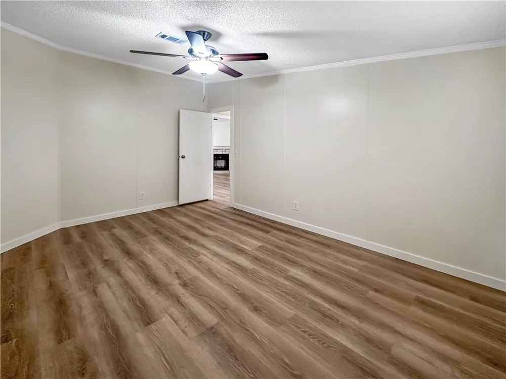 1400 Jim Gooch Avenue Three Rivers, TX 78071