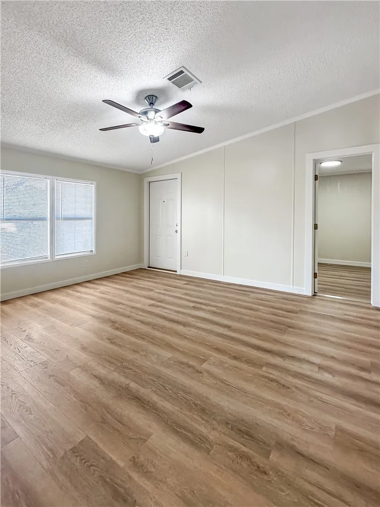 1400 Jim Gooch Avenue Three Rivers, TX 78071