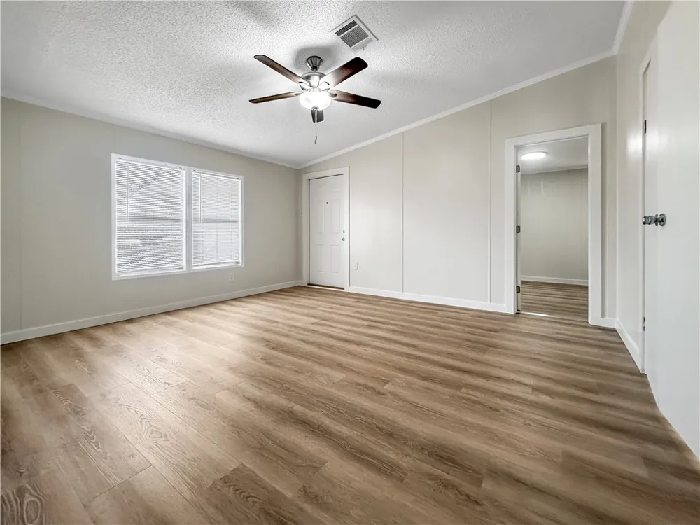 1400 Jim Gooch Avenue Three Rivers, TX 78071