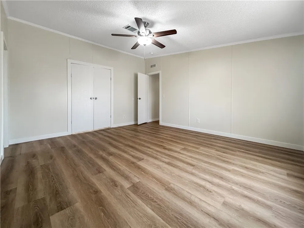 1400 Jim Gooch Avenue Three Rivers, TX 78071