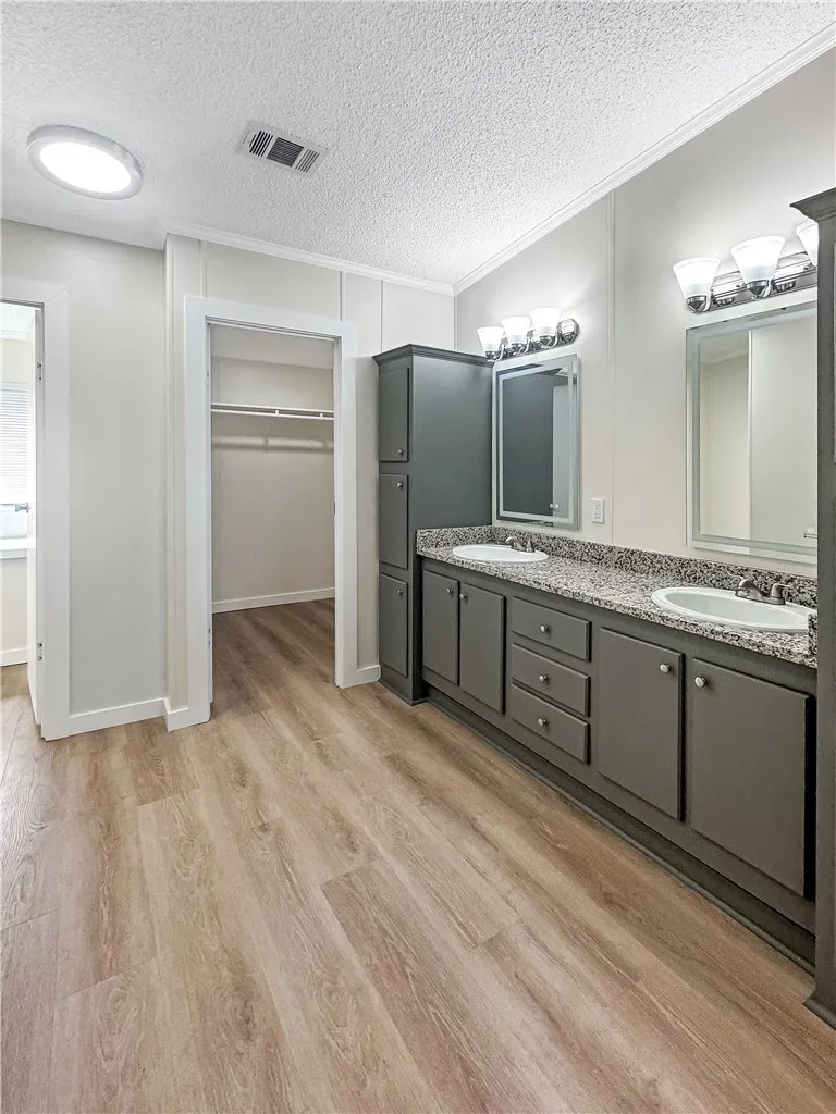 1400 Jim Gooch Avenue Three Rivers, TX 78071