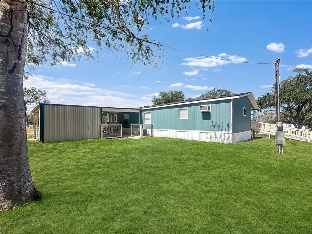 1400 Jim Gooch Avenue Three Rivers, TX 78071