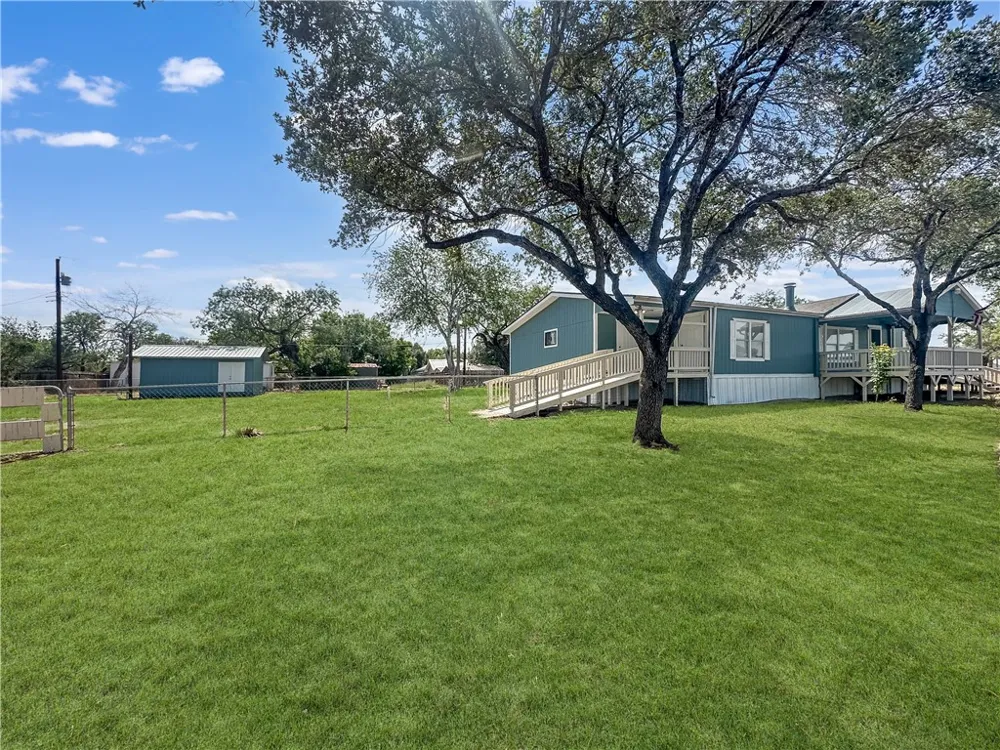 1400 Jim Gooch Avenue Three Rivers, TX 78071