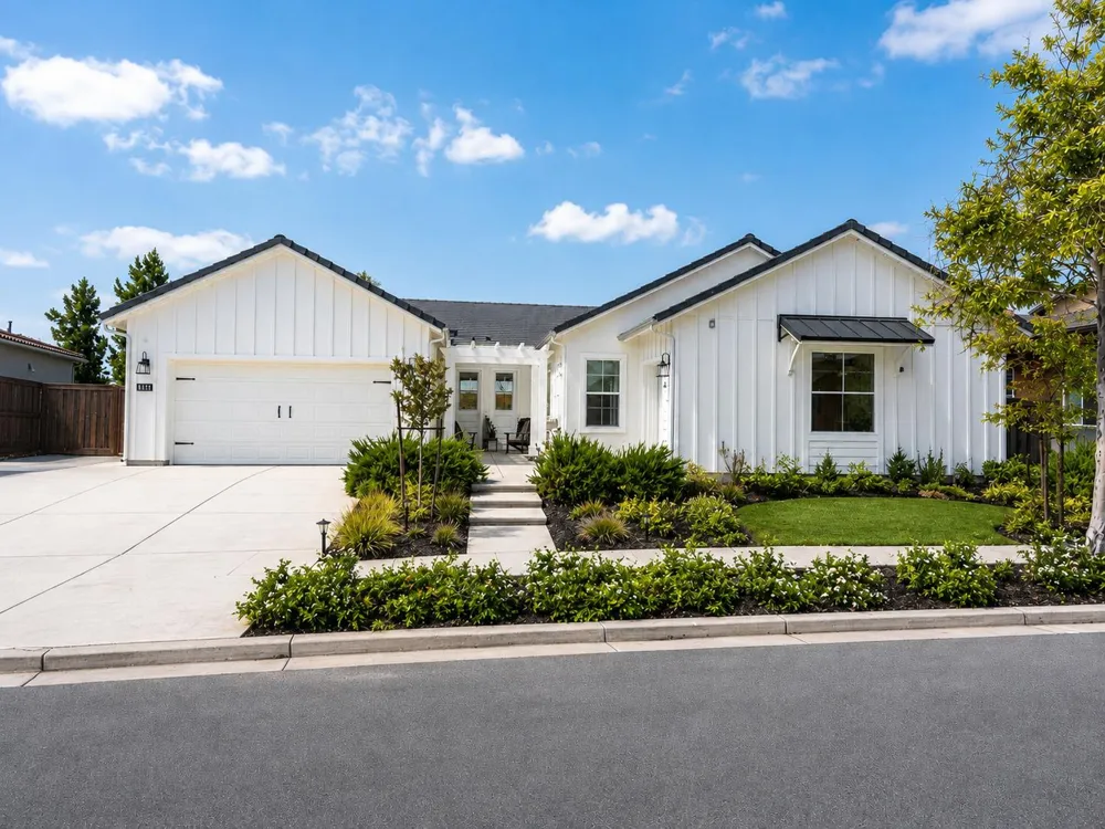 1048 Beaver Pond Loop Madera, CA 93636