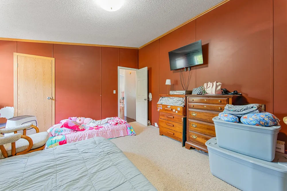 9041 7 Mile Road Evart, MI 49631