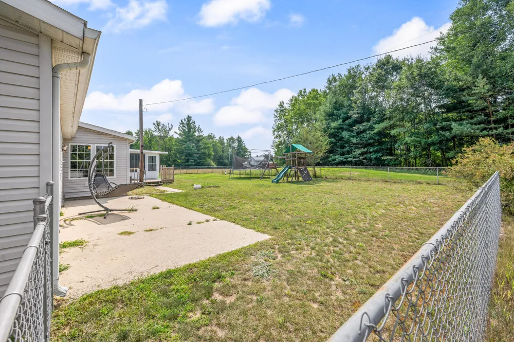 9041 7 Mile Road Evart, MI 49631
