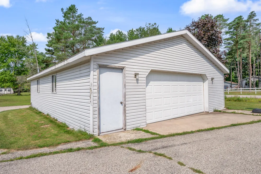 9041 7 Mile Road Evart, MI 49631