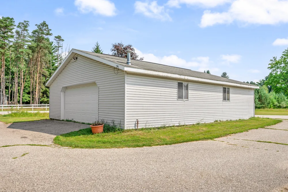 9041 7 Mile Road Evart, MI 49631