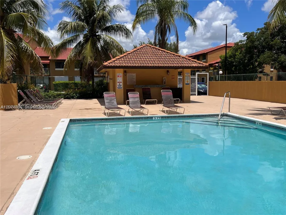 15600 SW 80th St #L-102 Miami, FL 33193
