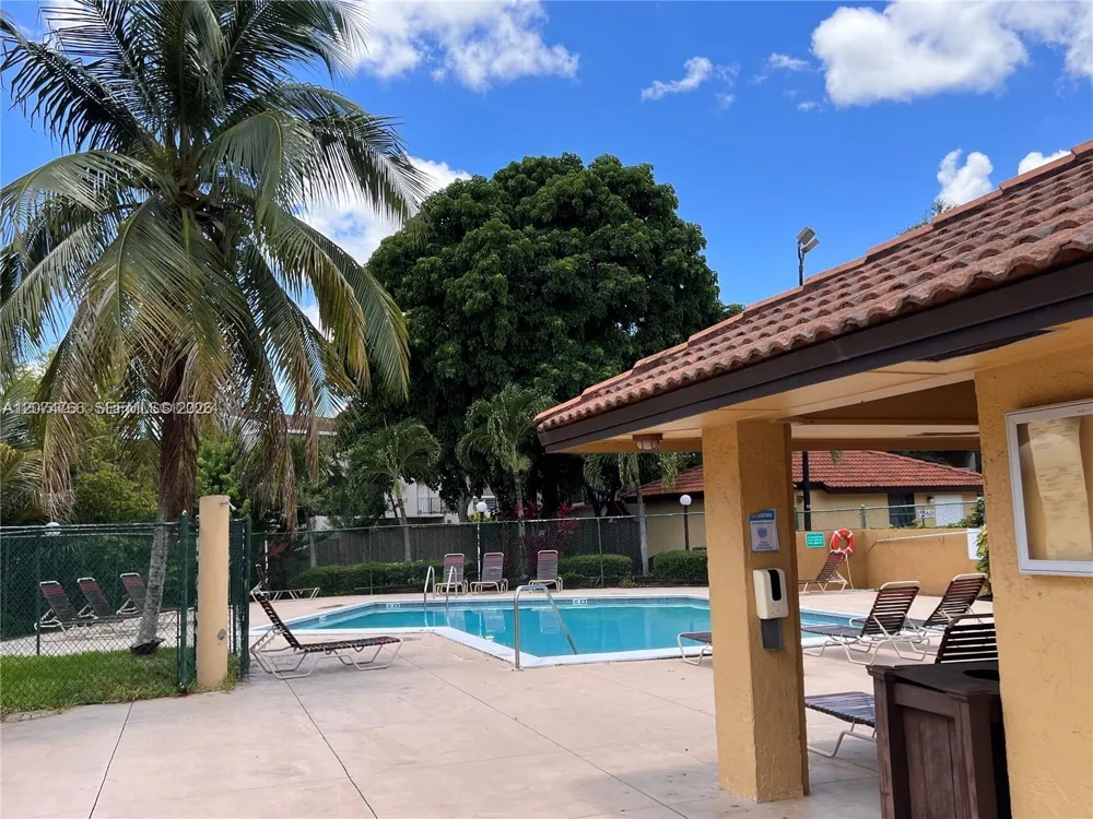 15600 SW 80th St #L-102 Miami, FL 33193