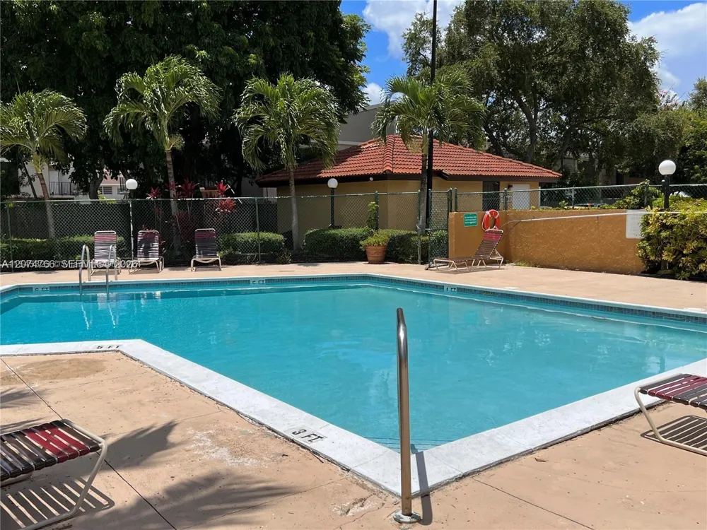 15600 SW 80th St #L-102 Miami, FL 33193