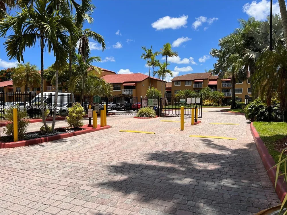 15600 SW 80th St #L-102 Miami, FL 33193
