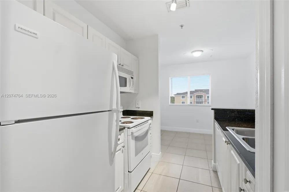 21000 SW 87th Ave #307 Cutler Bay, FL 33189