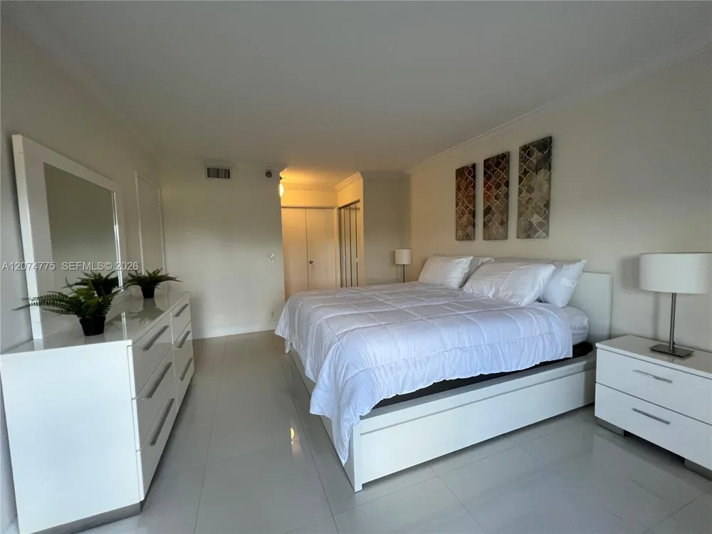 3300 NE 191st St #406 Aventura, FL 33180