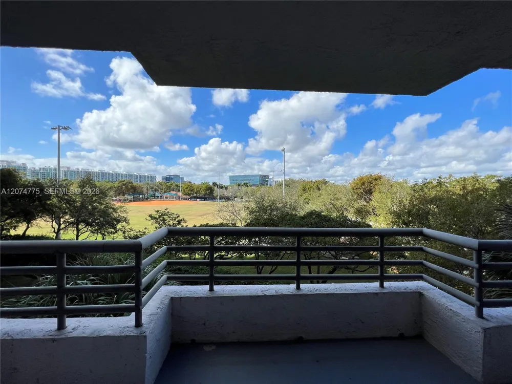 3300 NE 191st St #406 Aventura, FL 33180