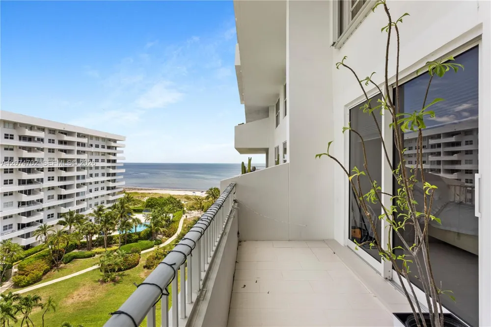199 Ocean Lane Dr #902 Key Biscayne, FL 33149