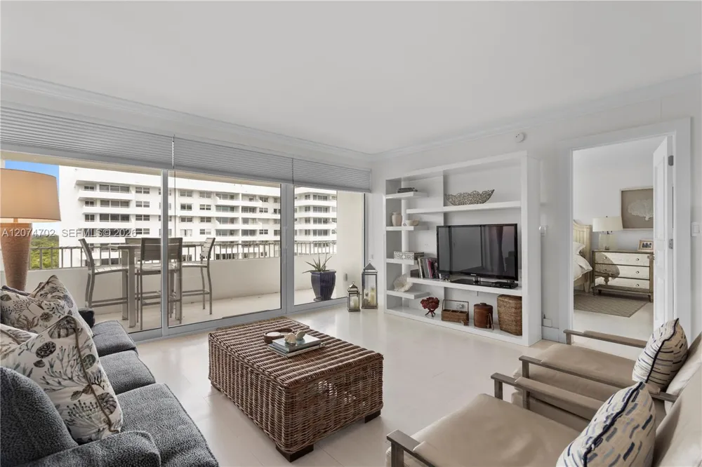 199 Ocean Lane Dr #902 Key Biscayne, FL 33149