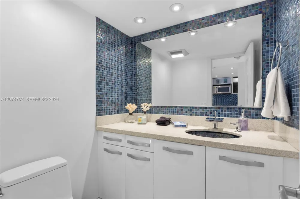 199 Ocean Lane Dr #902 Key Biscayne, FL 33149